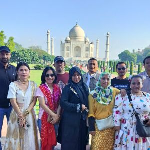 From Jaipur: Taj Mahal and Agra Day Tour with Guide